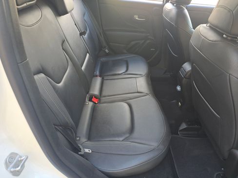 Used 2020 Jeep Renegade Limited image 29