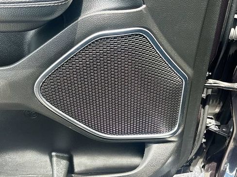 Used 2019 RAM 1500 Laramie AWD/4WD image 19