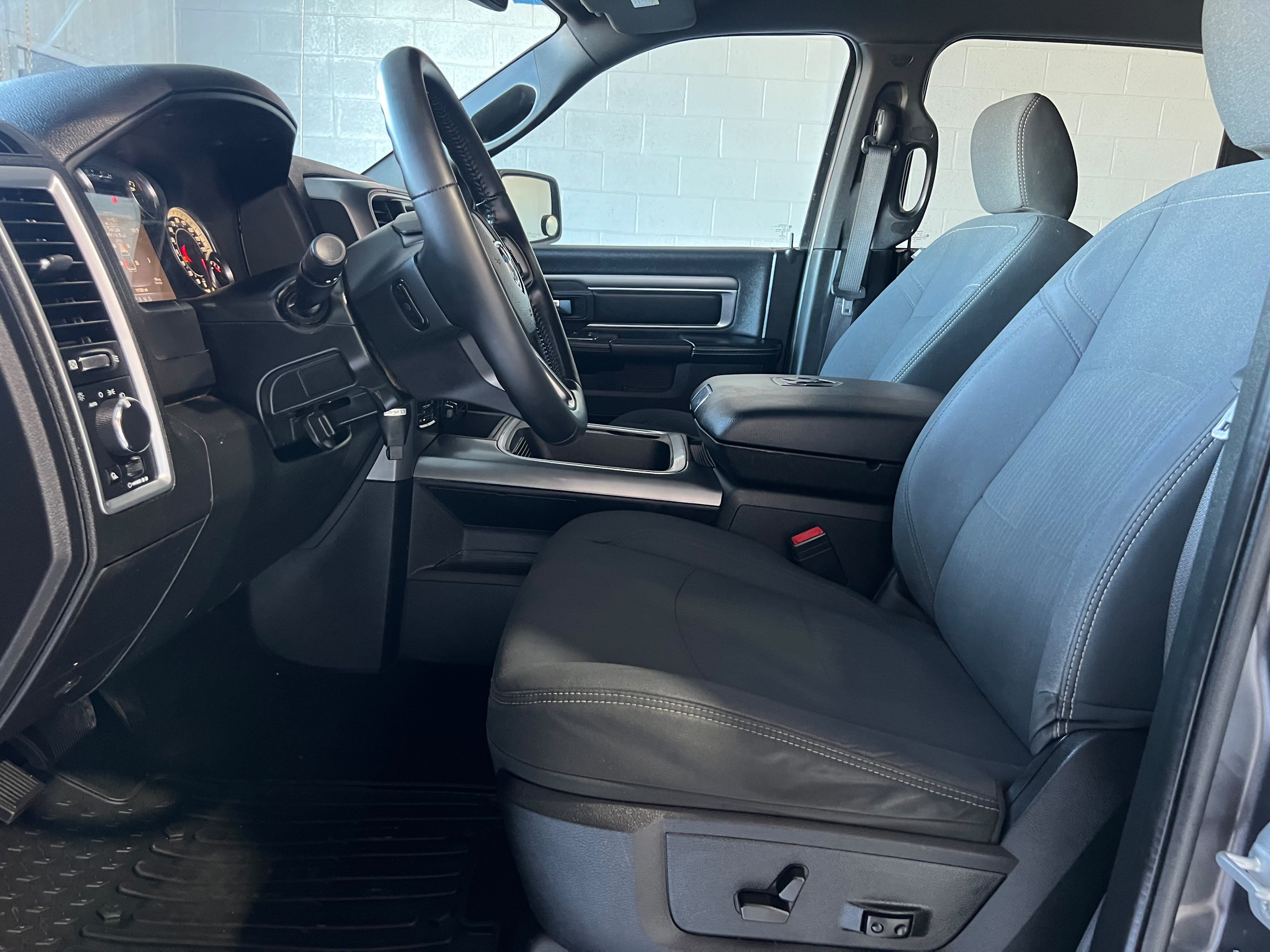 Used 2021 RAM 1500 Warlock w/ Luxury Group AWD/4WD image 9