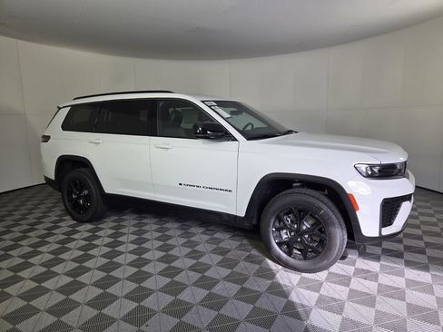 New 2026 Jeep Grand Cherokee L 2WD image 2