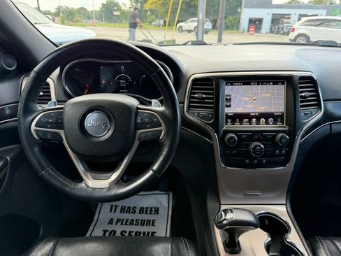 Used 2015 Jeep Grand Cherokee Limited w/ Luxury Group II AWD/4WD image 31