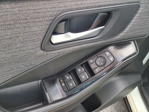 Used 2023 Nissan Rogue SV FWD image 18
