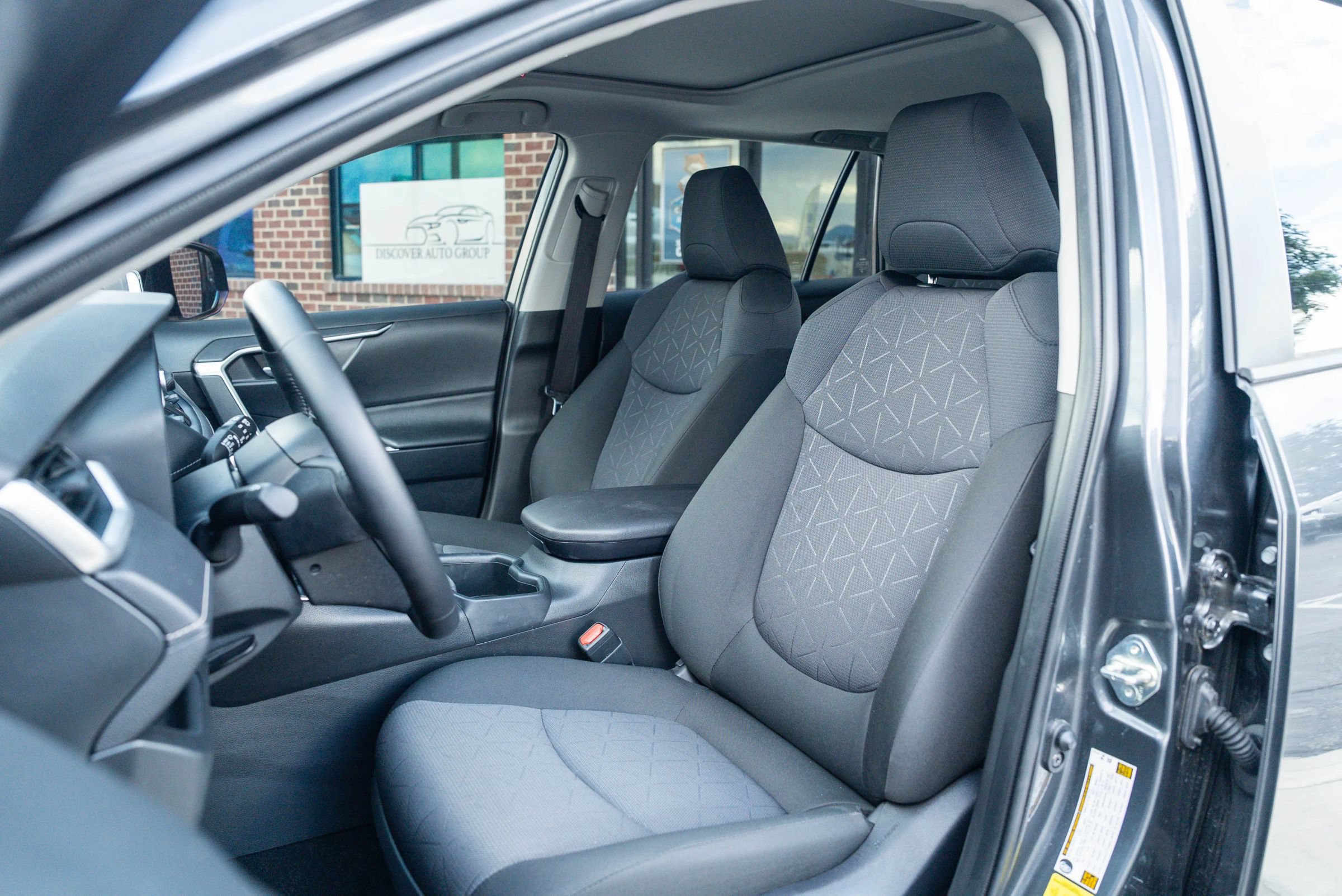 Used 2025 Toyota RAV4 XLE w/ Convenience Package AWD/4WD image 15