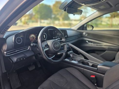 Used 2021 Hyundai Elantra SEL w/ Convenience Package image 25