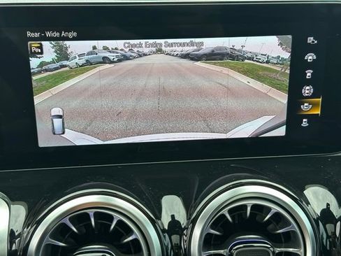 Used 2023 Mercedes-Benz GLB 35 AMG 4MATIC image 34