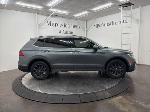 Used 2024 Volkswagen Tiguan SE w/ Panoramic Sunroof Package image 8