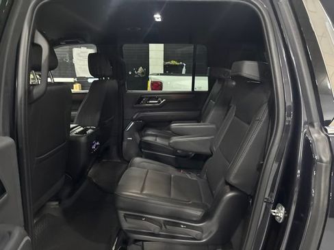 Used 2025 GMC Yukon XL Denali AWD/4WD image 17