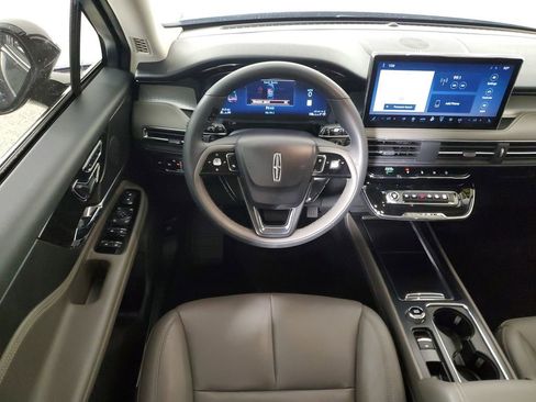 Used 2023 Lincoln Corsair AWD image 16