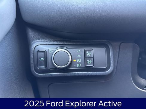 Used 2025 Ford Explorer Active image 26