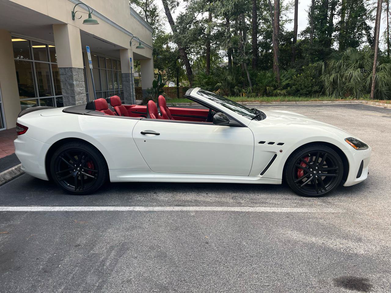 Used 2018 Maserati GranTurismo MC RWD image 3