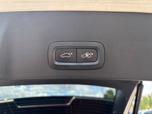 Used 2019 Volvo XC40 T5 R-Design AWD/4WD image 25