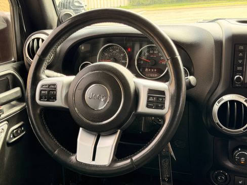 Used 2014 Jeep Wrangler Unlimited Rubicon AWD/4WD image 27