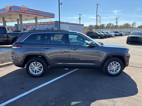 New 2025 Jeep Grand Cherokee Laredo X w/ Luxury Tech Group I image 7