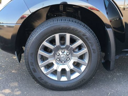 Used 2012 Nissan Frontier SV w/ Sport Appearance Pkg AWD/4WD image 35