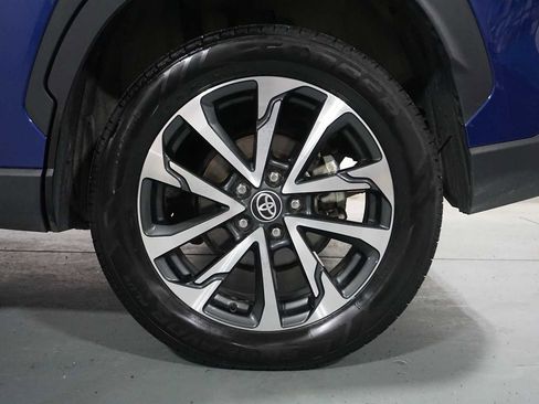 Used 2023 Toyota Corolla Cross XLE image 9