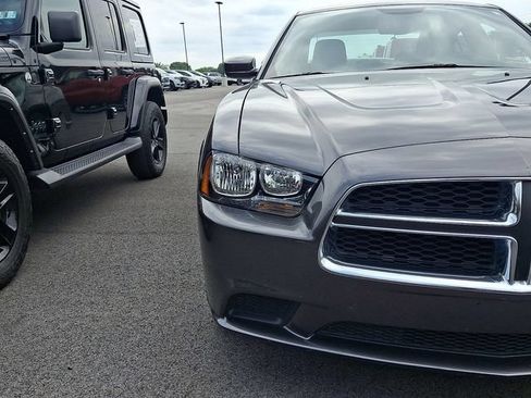 Used 2013 Dodge Charger SE w/ Sport Appearance Group RWD image 4