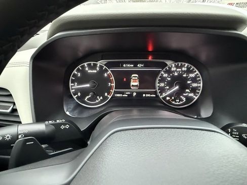 Certified 2025 Nissan Rogue SV image 17