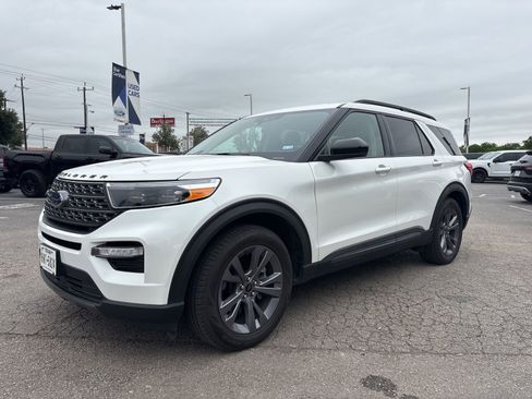 Used 2022 Ford Explorer XLT w/ Equipment Group 202A RWD image 8