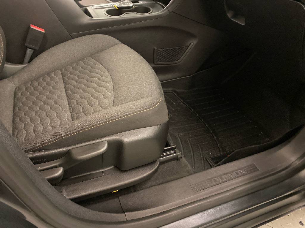 Used 2018 Chevrolet Equinox LT FWD image 30