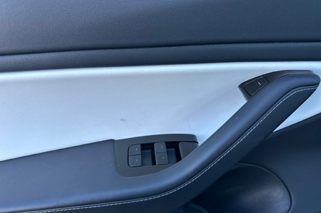 Used 2018 Tesla Model 3 Long Range AWD/4WD image 10
