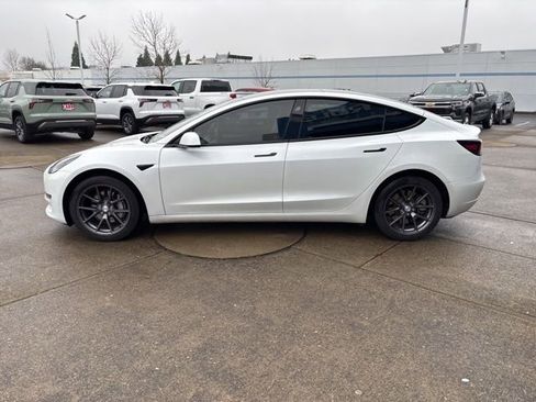 Used 2023 Tesla Model 3 Standard Range image 5