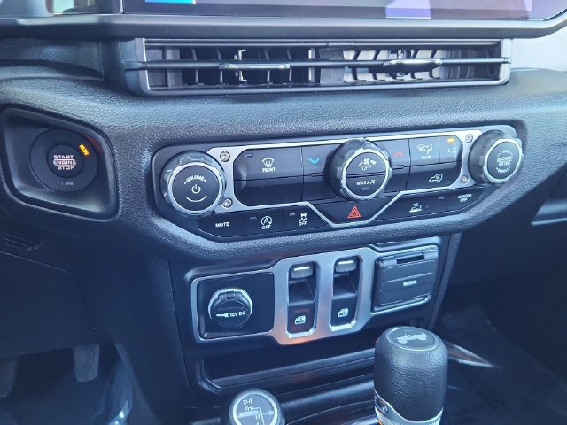 Used 2025 Jeep Wrangler Sport AWD/4WD image 40