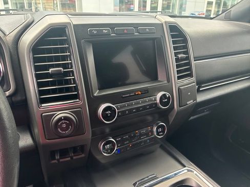 Used 2019 Ford Expedition XLT w/ Equipment Group 202A AWD/4WD image 9