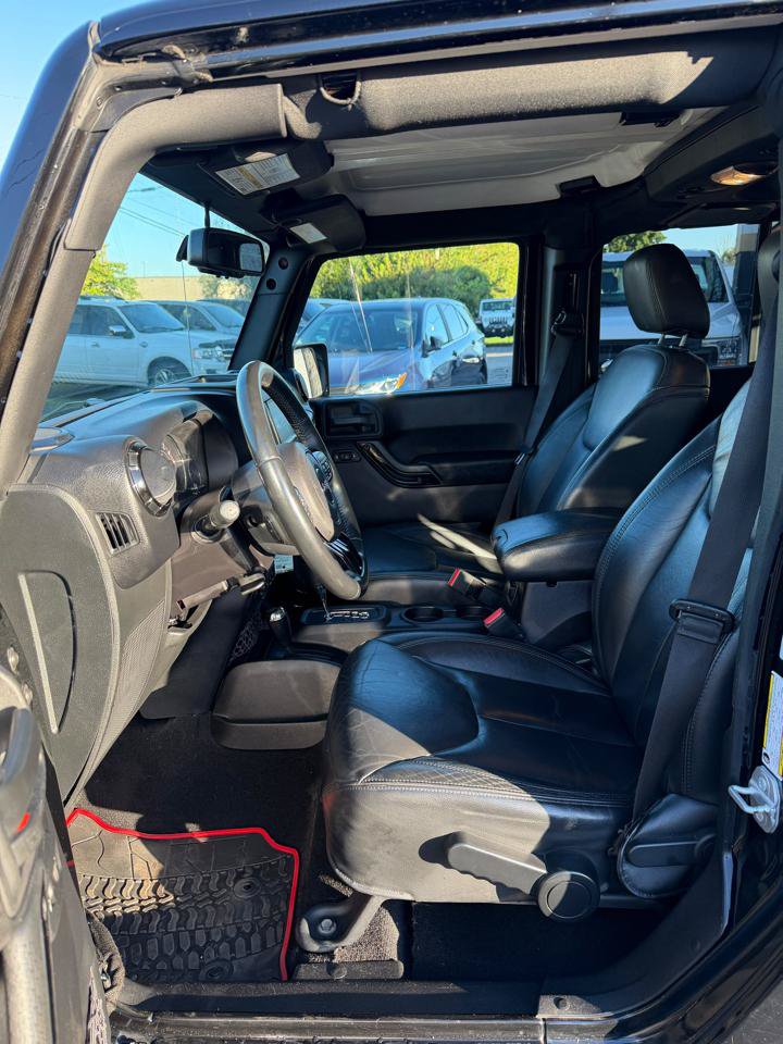 Used 2015 Jeep Wrangler Unlimited Sahara AWD/4WD image 12