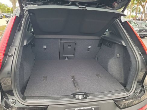 New 2026 Volvo XC40 B5 Plus w/ Climate Package AWD/4WD image 4