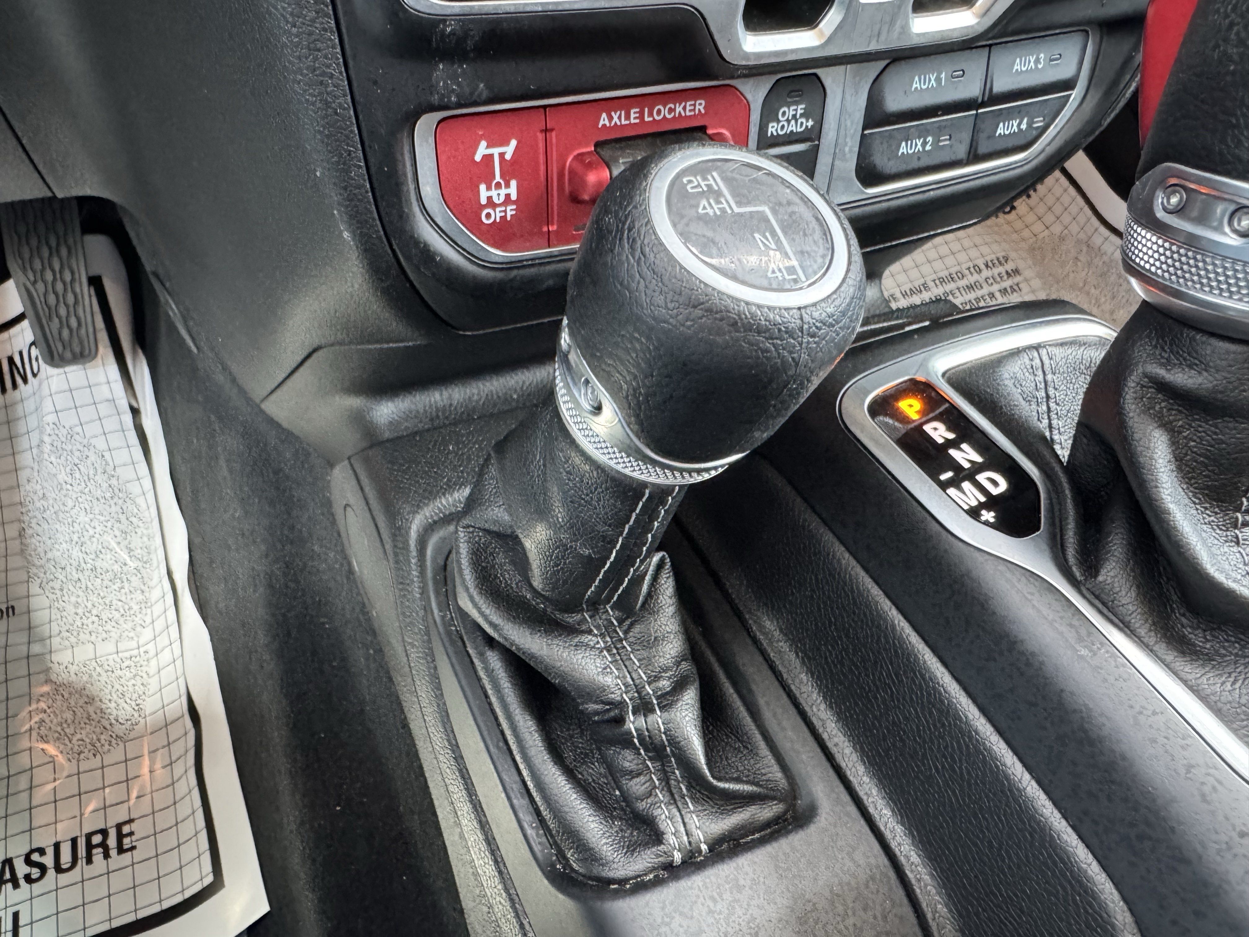 Used 2025 Jeep Gladiator Mojave AWD/4WD image 17