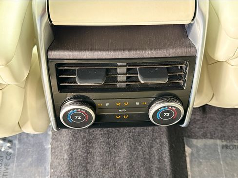 Used 2024 Land Rover Range Rover SE image 17