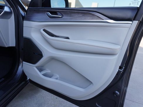 Used 2022 Jeep Grand Cherokee Overland image 26