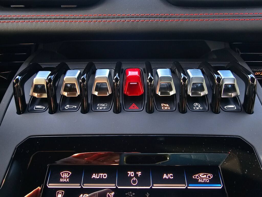 Used 2020 Lamborghini Huracan EVO AWD/4WD image 24