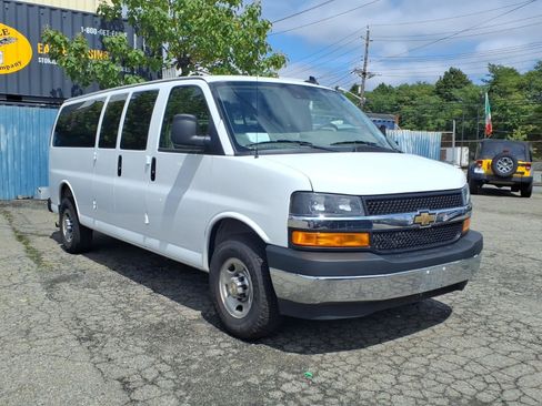 Used 2025 Chevrolet Express 3500 LT w/ LT Preferred Equipment Group RWD image 1