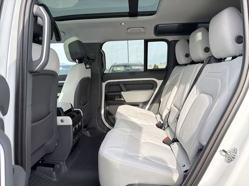 New 2026 Land Rover Defender 110 X-Dynamic SE AWD/4WD image 5