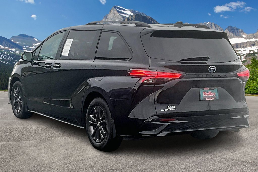 Used 2025 Toyota Sienna XSE AWD/4WD image 13