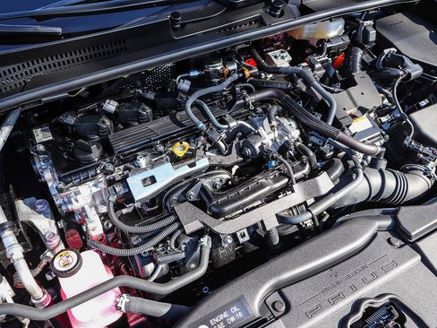 Used 2025 Toyota Prius XLE image 31