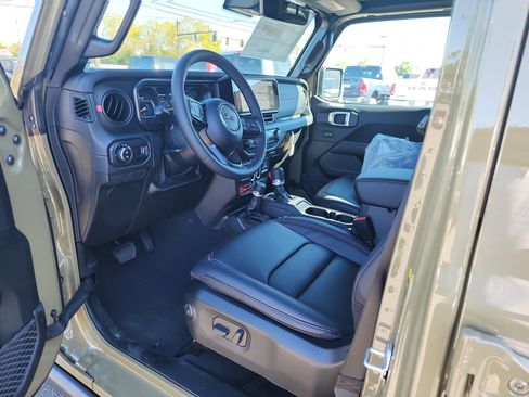 New 2025 Jeep Gladiator Rubicon image 3