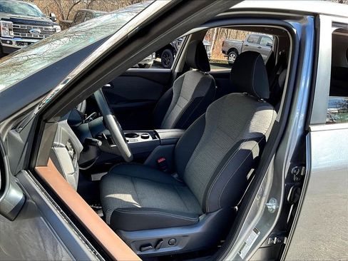 Used 2022 Nissan Rogue SV image 10