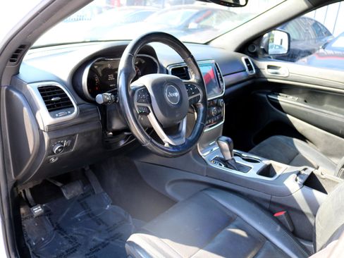 Used 2019 Jeep Grand Cherokee Altitude image 14