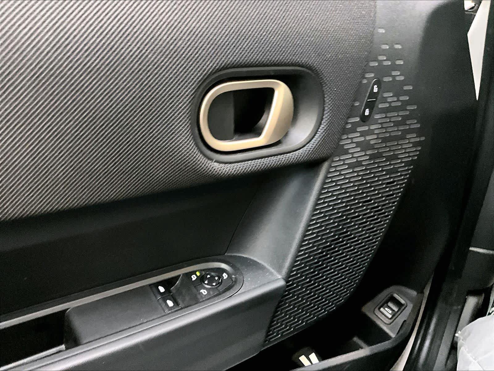 Used 2025 MINI Cooper 2-Door Hardtop FWD image 35