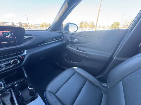 Used 2025 Buick Envista Sport Touring image 33