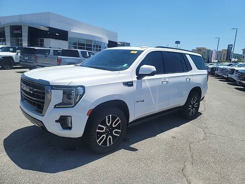 Used 2024 GMC Yukon AT4 w/ AT4 Premium Package AWD/4WD image 3