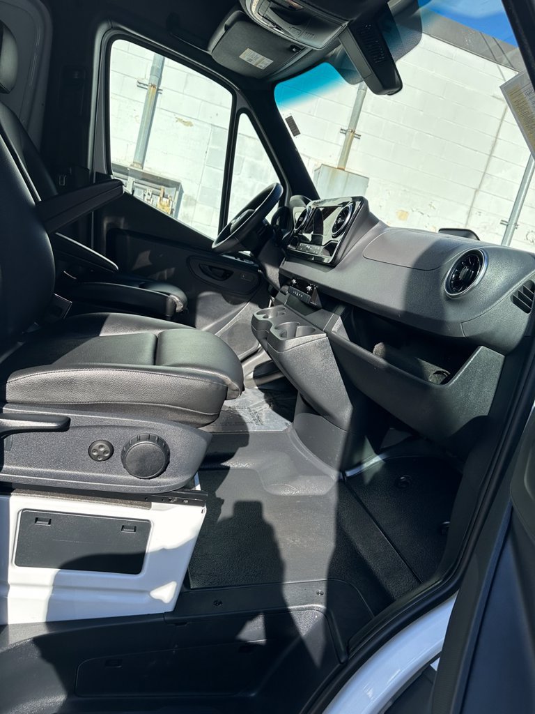 Used 2025 Mercedes-Benz Sprinter 2500 image 29
