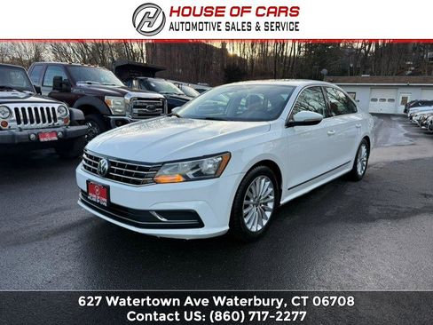 Used 2017 Volkswagen Passat 1.8T SE image 1