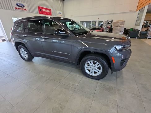 Used 2023 Jeep Grand Cherokee Laredo w/ Luxury Tech Group I AWD/4WD image 7
