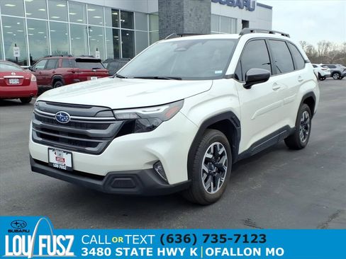 Used 2025 Subaru Forester Premium image 2