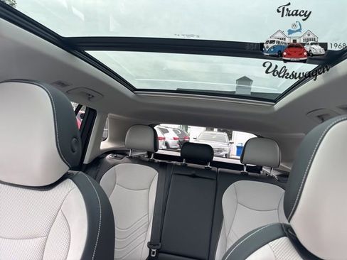 New 2025 Volkswagen Tiguan SE image 16