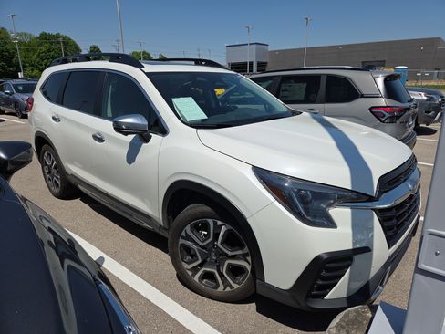 Certified 2023 Subaru Ascent Touring AWD/4WD image 2