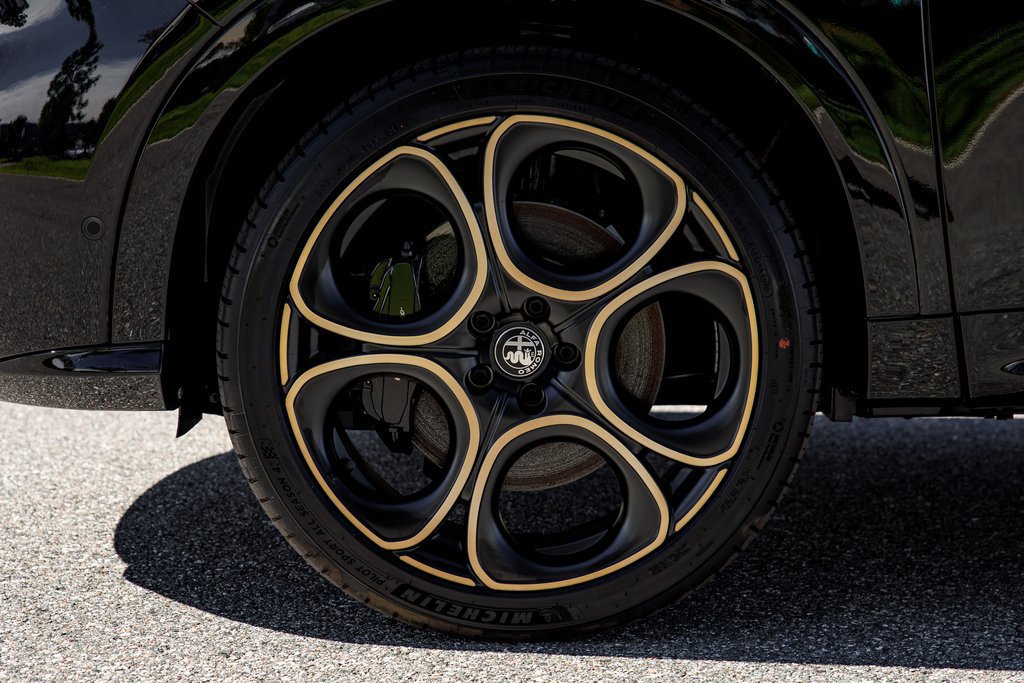 New 2025 Alfa Romeo Tonale AWD/4WD image 14